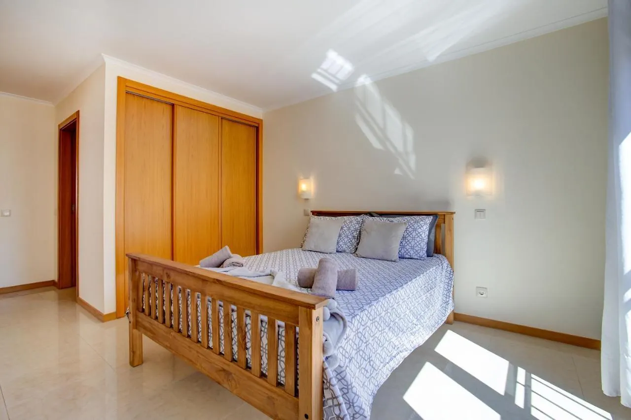 Two Bedroom Apartment With Rooftop Pool In Alvor
