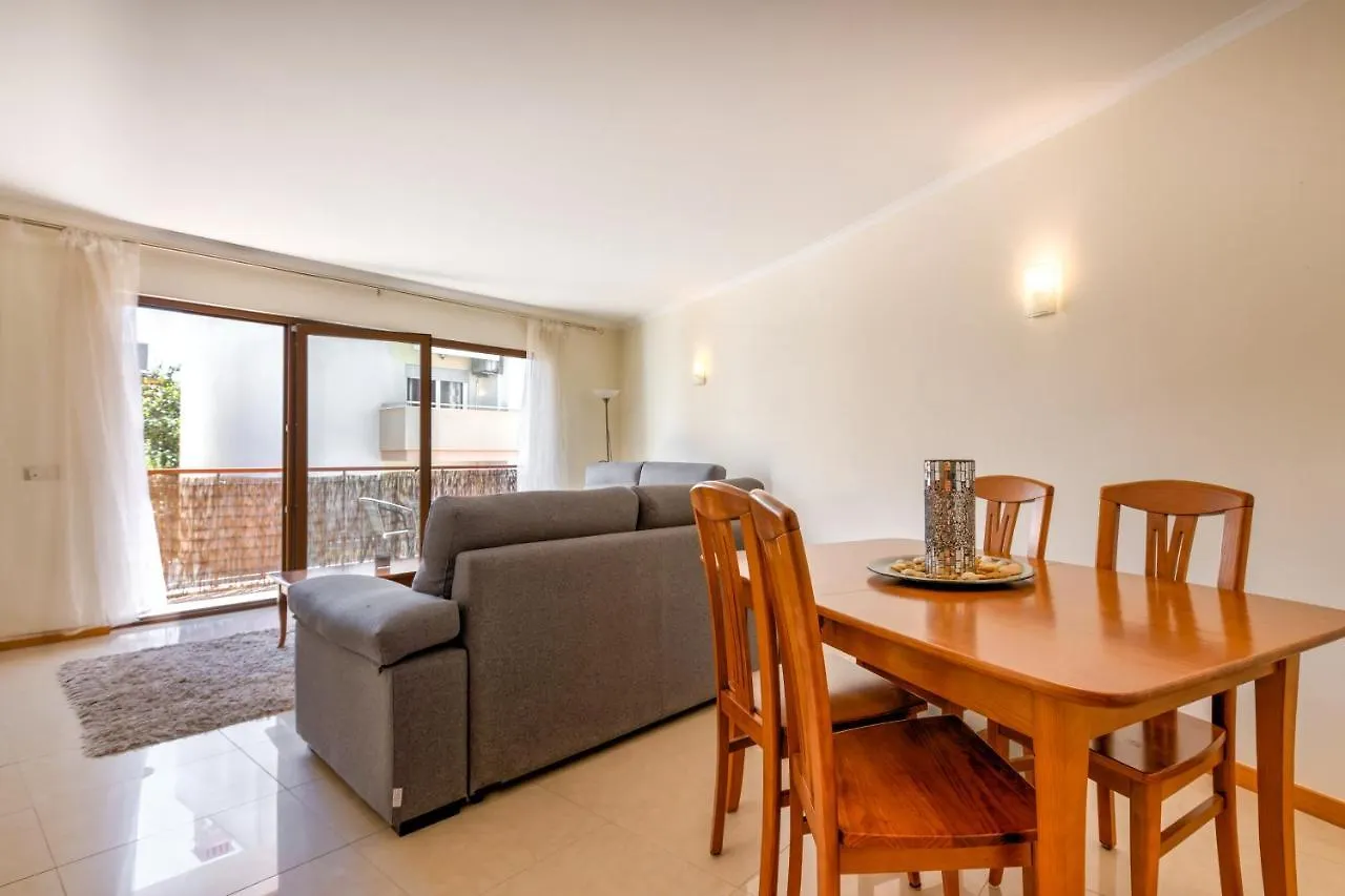 Two Bedroom Apartment With Rooftop Pool In Alvor