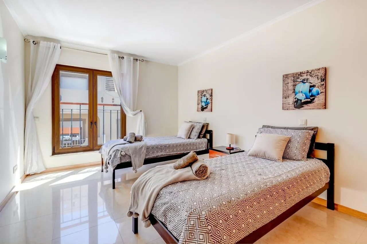 Two Bedroom Apartment With Rooftop Pool In Alvor